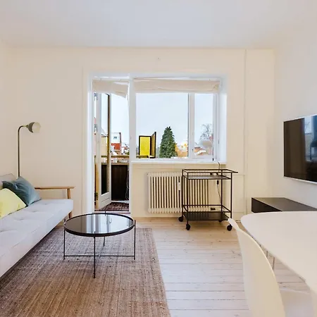 Newly Renovated In Heart Of Amager דירה *